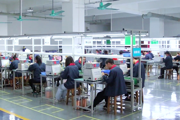 Cosa rende un trasformatore ad alta frequenza con nucleo in ferrite ETD la scelta migliore per i moderni alimentatori a commutazione