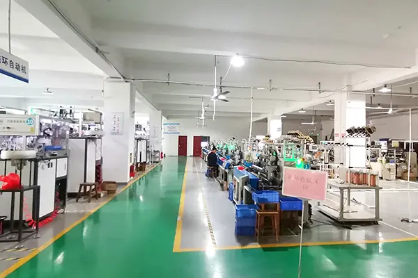 La tecnologia dei trasformatori ad alta frequenza ha subito progressi significativi e i nuclei nanomagnetici amorfi hanno svolto un ruolo cruciale nel migliorare l’efficienza energetica delle nuove fonti di energia.